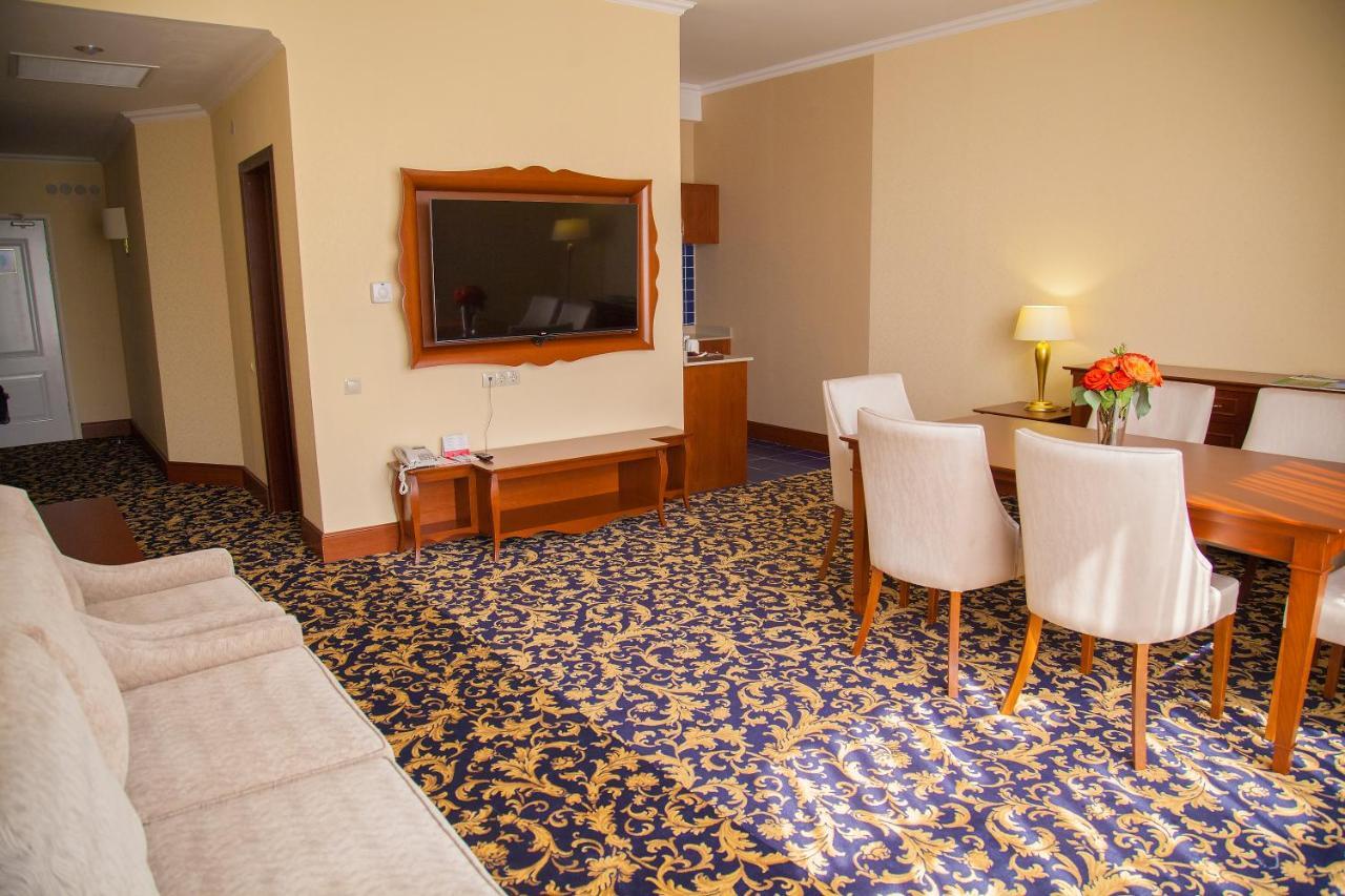 Ramada By Wyndham Almaty Hotel Room photo